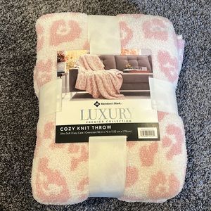 Members’s Mark Cozy Knit Throw Blanket